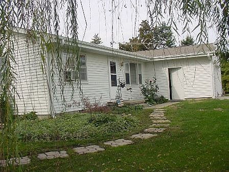 3rd image of 401 Edgar St