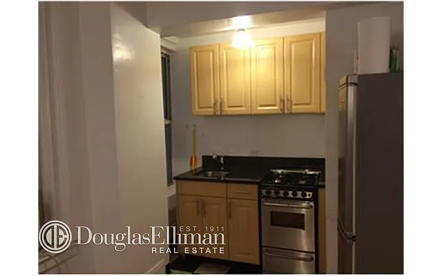 Rented by Douglas Elliman | media 25