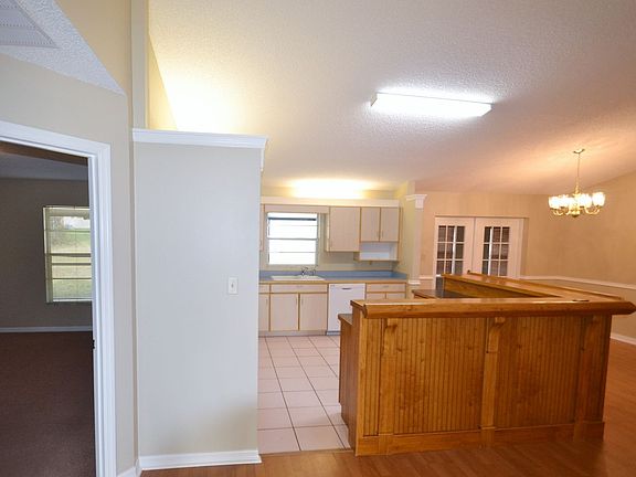 4th image of 16122 Hillside Cir