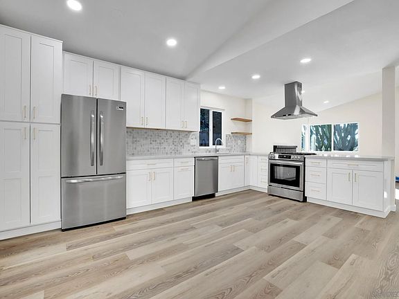 2nd image of 875 Plaza Cuernavaca Way