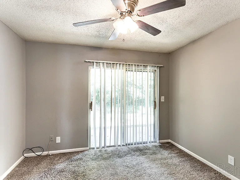 Ashley Oaks — Photo 18