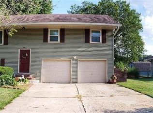 209 E Jefferson St, Buckner, MO 64016