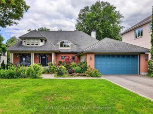 13 Chinook Cres, Ottawa, ON K2H 7C9