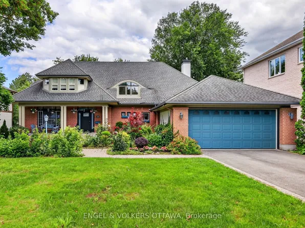 13 Chinook Cres, Ottawa, ON K2H 7C9
