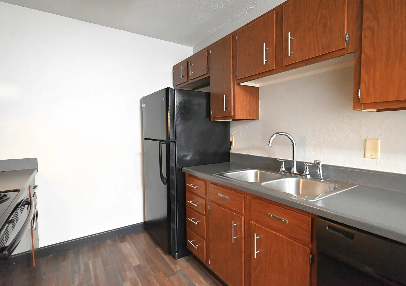 Raven Oaks Apartments — Photo 4