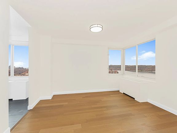 4th image of 3333 Henry Hudson Pkwy APT 21H