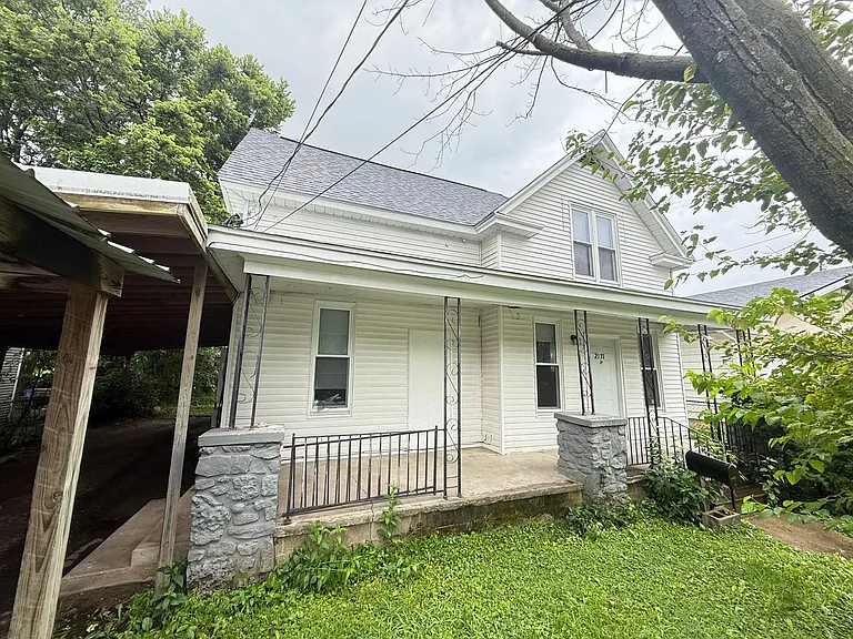 2137 N Delaware Ave — Photo 2