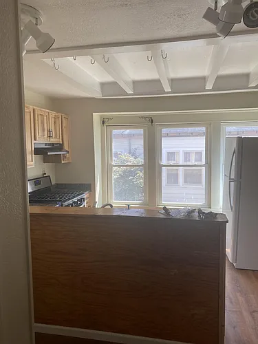 313 E College St Photo 1
