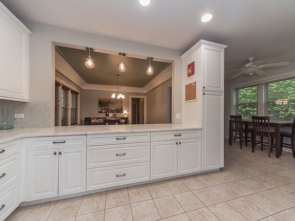 4th image of 6613 N Ashland Ave
