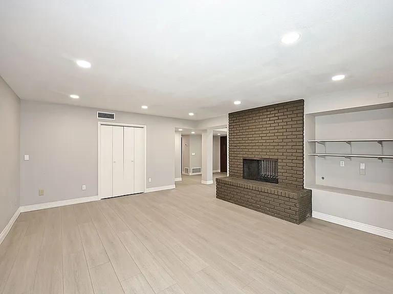 2131 E Geneva Dr — Photo 11