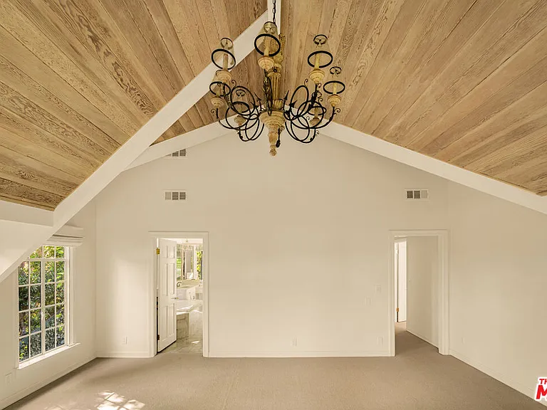 353 N Gunston Dr — Photo 20