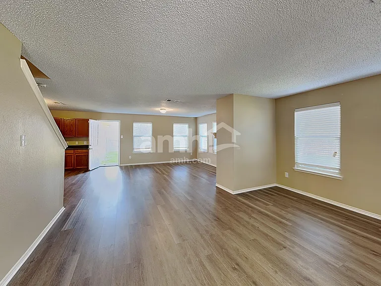 321 Quail Run Rd — Photo 6