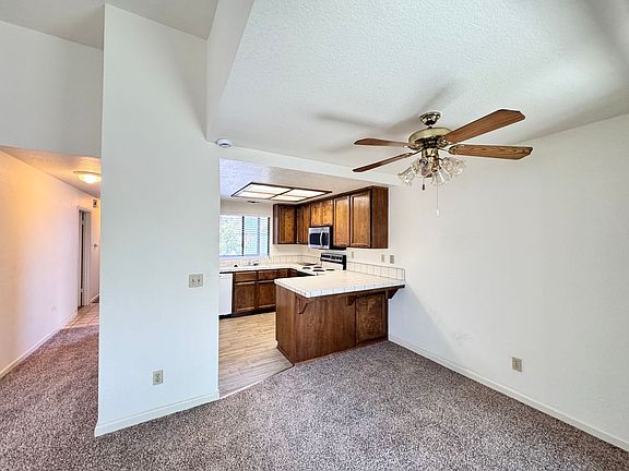 5th image of 718 Dorothy Way