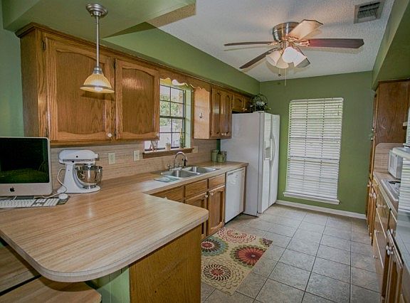 3rd image of 6115 Fleetwood Dr