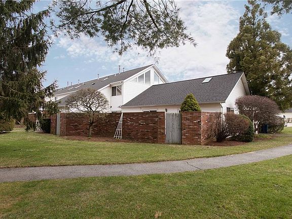 2nd image of 913 Stratford Ln #339