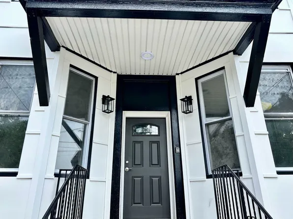 76 Manhattan Avenue image 2 of 26