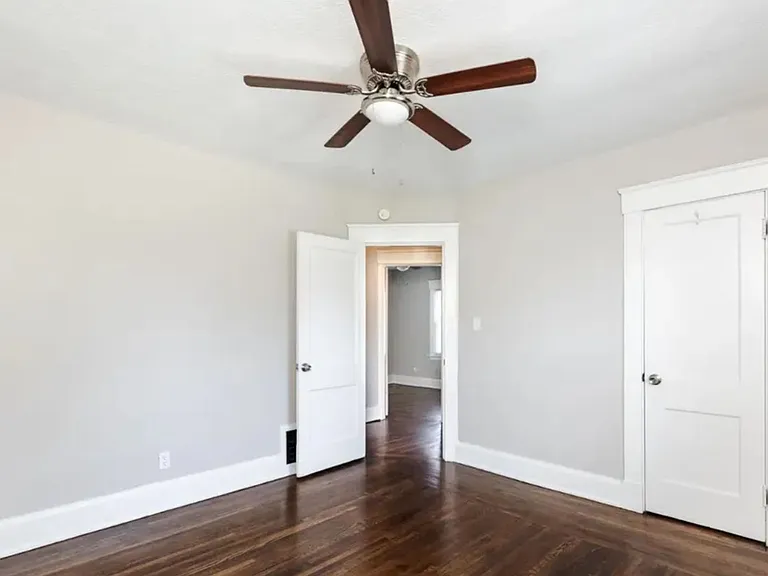 2556 Williams Ave — Photo 17