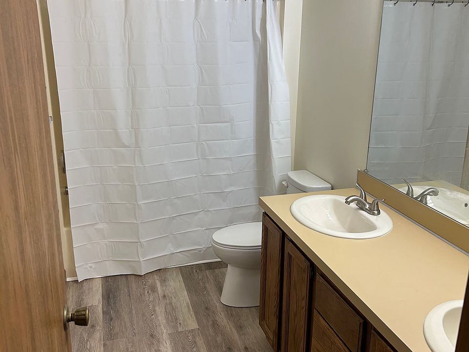 Bathroom with double sinks and a shower/tub combo