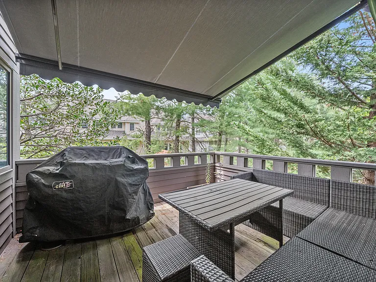 22 Pamrapo Ct W — Photo 39