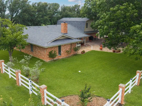 4700 Oak Ridge Dr, Brownwood, TX 76801
