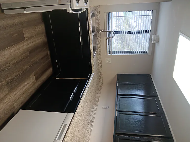 2541 S Myrtle Ave #C — Photo 29