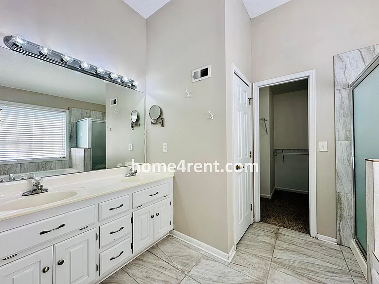 8310 NW 77th Ter — Photo 23