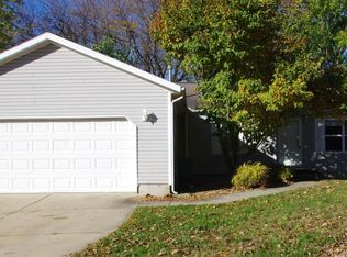 1707 Willow Ct, Urbana, IL 61801