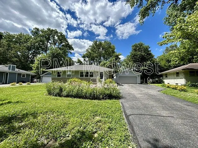 2534 Parr Dr — Photo 2
