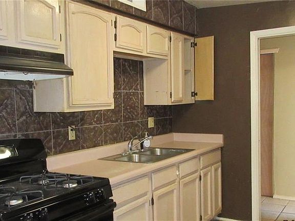4th image of 204 Whittier Dr