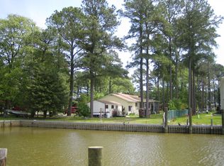 27073 Hearts Dr, Crisfield, MD 21817