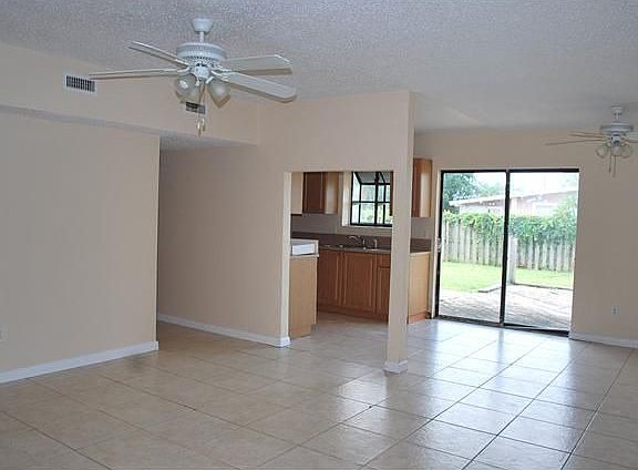 5th image of 1430 NE 42nd Ct