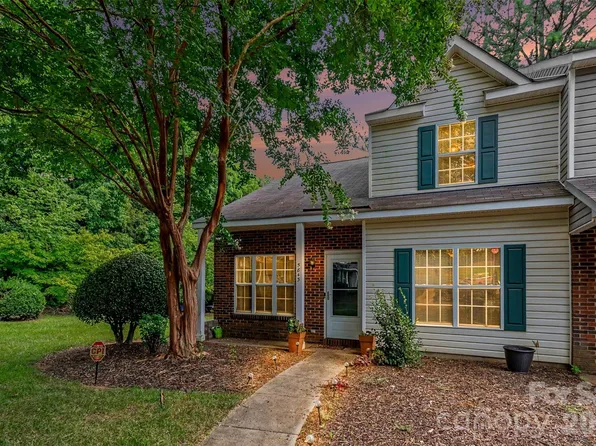 5845 Cougar Ln, Charlotte, NC 28269