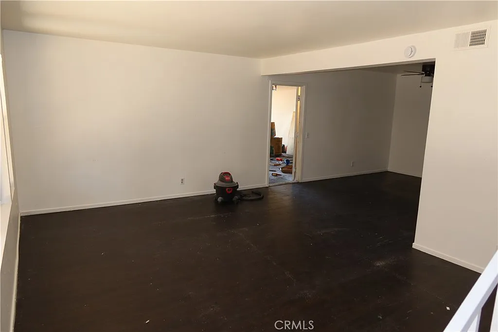 2 bed, 1.5 bath, 4536 sqft, $1,950 — Photo 2
