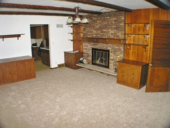 FR with lots of space for storage of entertainment equipment and FP