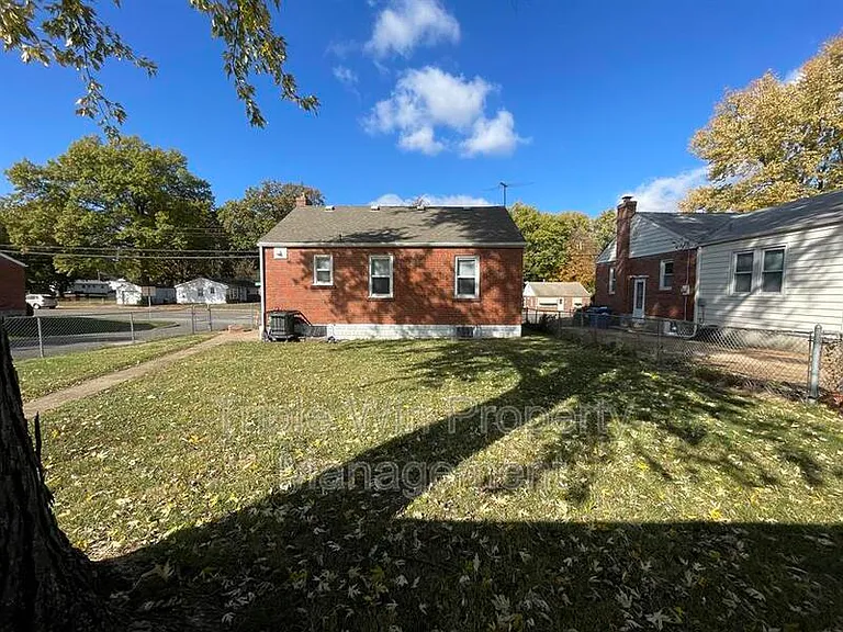 1004 N New Florissant Rd — Photo 6