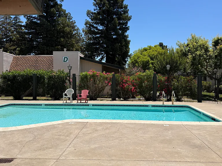 5450 Concord Blvd #L7 — Photo 2