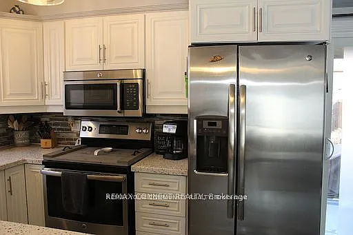 376 Dwight Ave — Photo 5