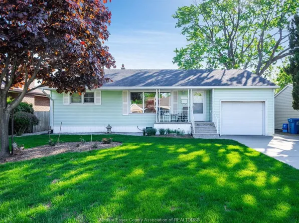 3024 Parkwood Ave, Windsor, ON N8W 2K4