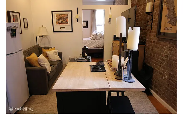 Rented by Douglas Elliman | media 23