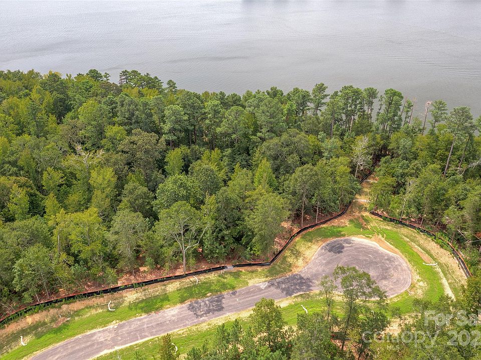 2nd image of 1007 Kingbird Ln #12