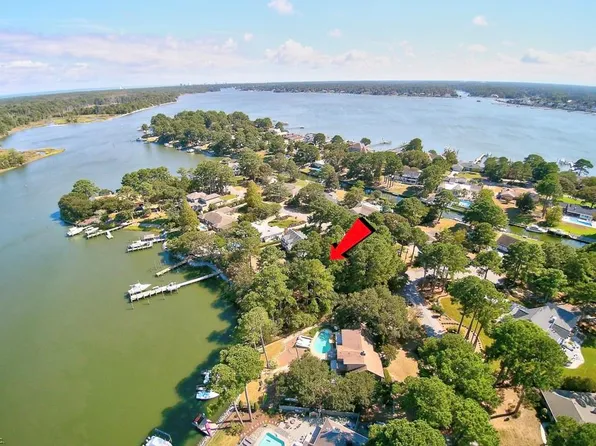 2220 Leeward Shore Dr, Virginia Beach, VA 23451
