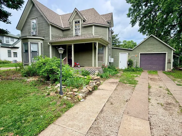 712 Hockaday St, Council Grove, KS 66846