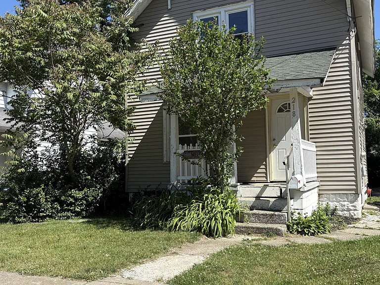 218 Goguac St W — Photo 17