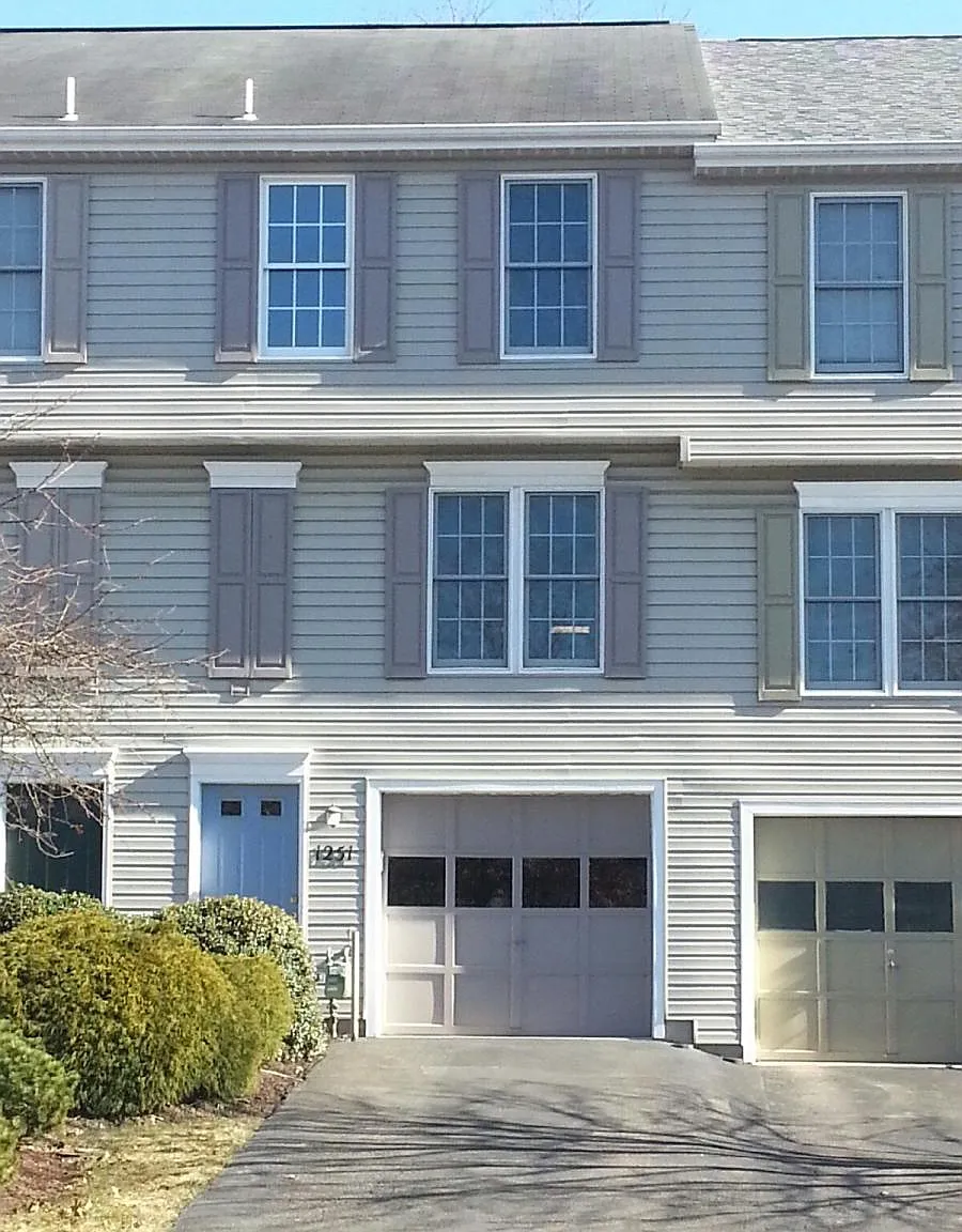 2 bed, 1.5 bath, 1104 sqft, $1,700 — Photo 1