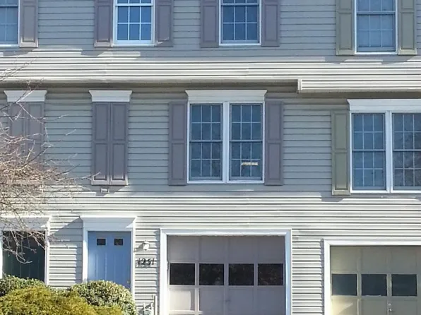 1251 Meadowbrook Dr, Canonsburg, PA 15317