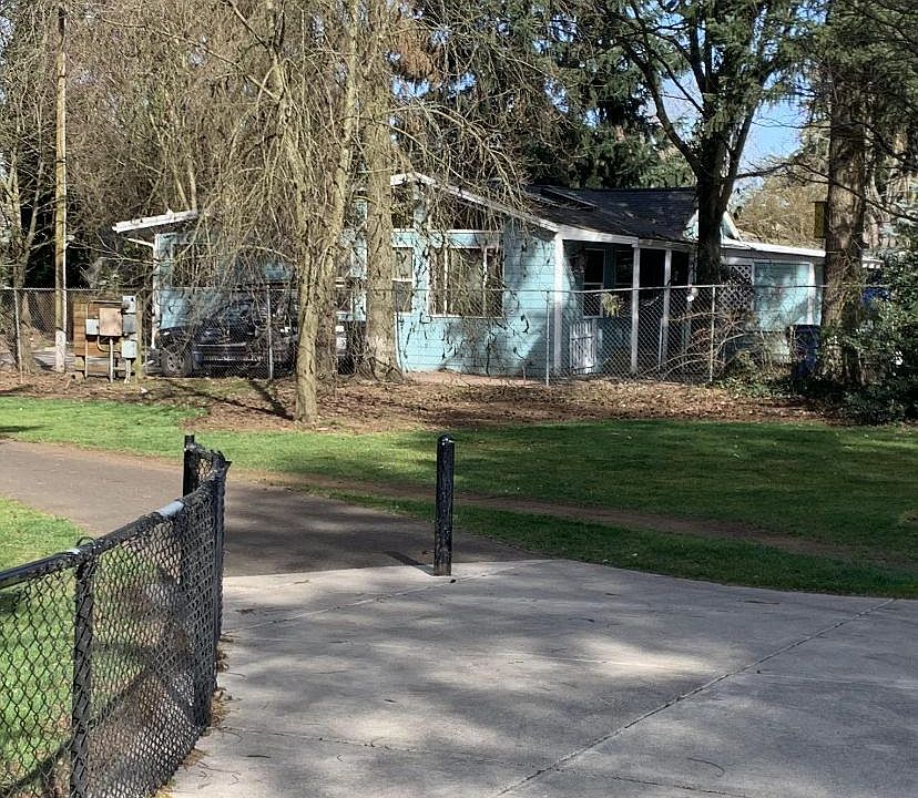 1st image of 2412 Rossiter Ln
