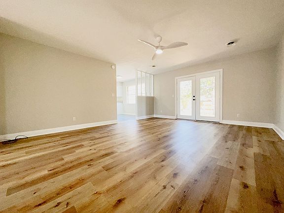 4th image of 2216 S Clover Dr