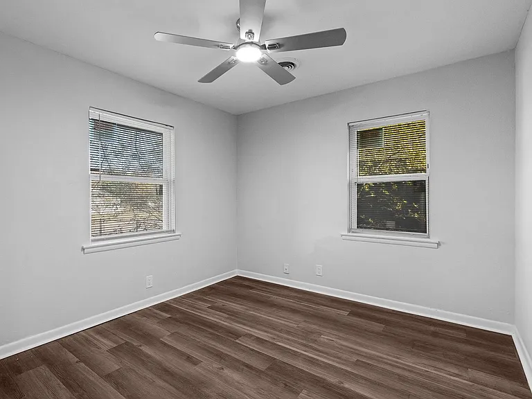 1302 Metropolitan Dr #- — Photo 12