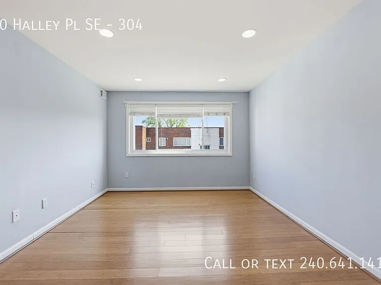10 Halley Pl SE #304 — Photo 1