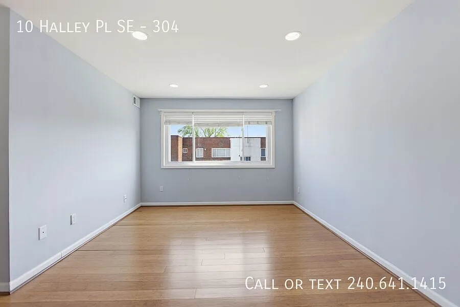 10 Halley Pl SE #304